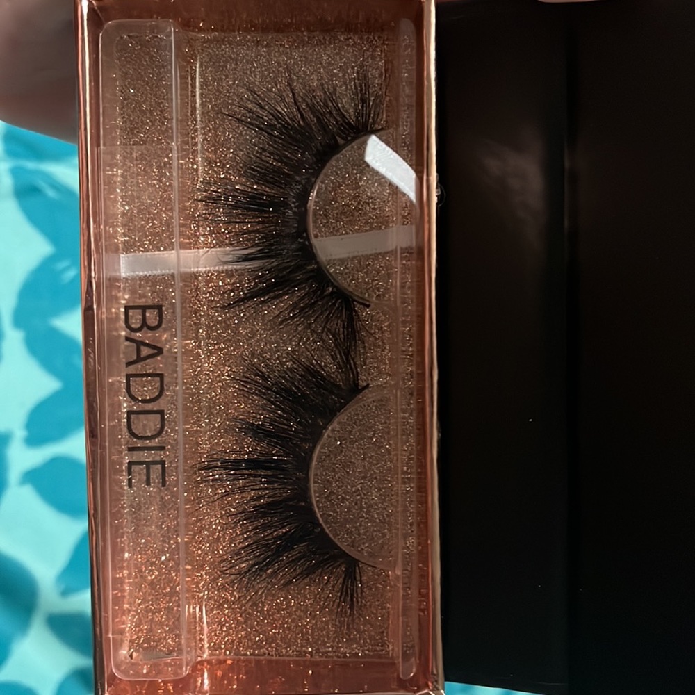 Lashes - Picture 3 of 3